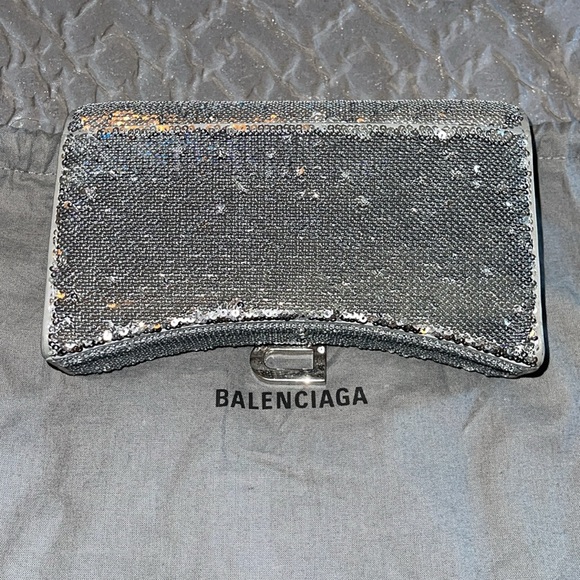 Preloved Balenciaga hourglass sequence silver gorgeous condition 7 1/2”W 4 1/2 H - Picture 7 of 13